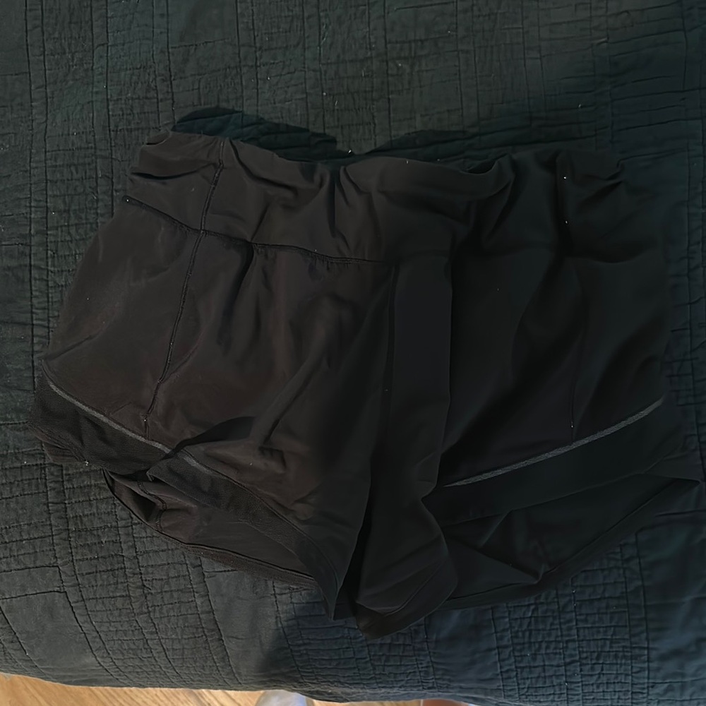 black lululemon shorts